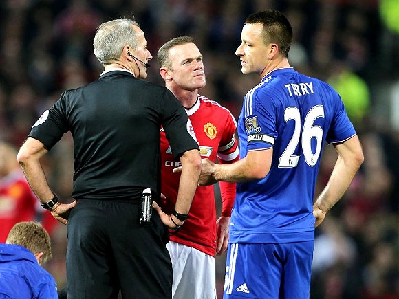 持黄牌的中 持黄牌的中